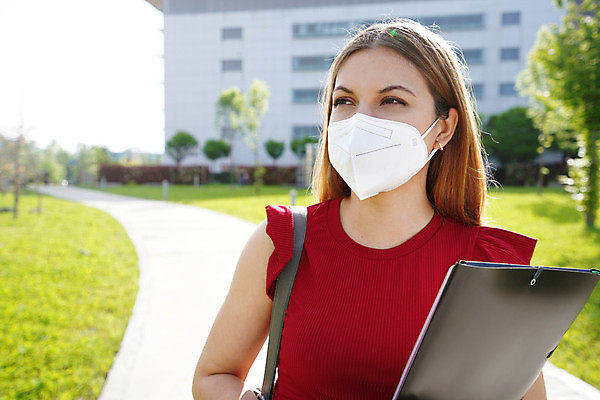 포토 JPG 해외이미지 학생 응시 여자 교육 얼굴 비즈니스 학교 거리 건강 가면 한명 사람 야외 건물 옆모습 봄 시험 잡기 도시 보호 인도인 고민 신학기 대학교 폴더 감염 전염병 카피스페이스 해외포토 외국인 1 건축물 시선 계절 감정 뷰포인트 컨셉 모션 동양인 신체부위 공백 질병 파일 파일형식 이미지허브