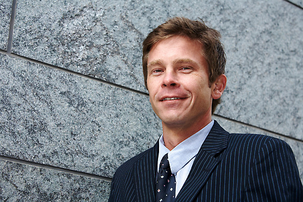 포토 JPG 해외이미지 주간 외관 행복 비즈니스 한명 미소 사람 정장 성인 야외 건물 30대 마주보기 도시 비즈니스맨 검은머리 만족 설정 해외포토 자연요소 1 헤어스타일 건축물 옷 남자 감정 모션 표정 장년 직장인 파일형식 이미지허브