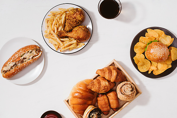 포토 JPG 해외이미지 빵 패스트푸드 실내 사람없음 치킨 감자튀김 햄버거 인스턴트 흰배경 콜라 핫도그 감자칩 해외포토 음식 백그라운드 감자 내부 과자 튀김 흰색 칩_음식 탄산음료 닭고기요리 파일형식 이미지허브