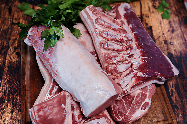 포토 JPG 해외이미지 음식 조각 백그라운드 재료 부분 뼈 파슬리 육류 돼지고기 스테이크 요리 사람없음 목재 빨간색 식사 소고기 흰색 신선 돼지 바비큐 자르기 허리 준비 날것 롤 단백질 등심 생식 정육점 해외포토 나무 컬러 채소 식재료 포유류 모션 서양음식 신체부위 상점 영양소 파일형식 이미지허브