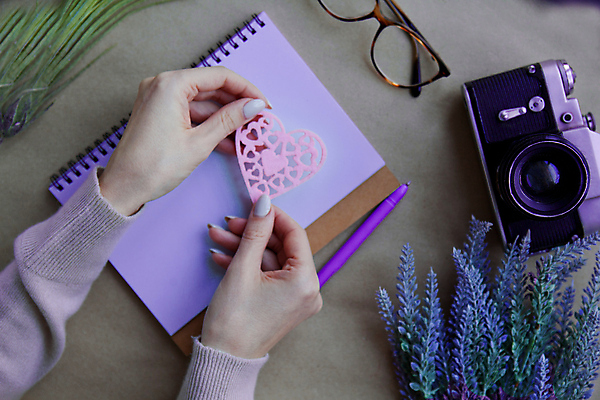 포토 JPG 해외이미지 모양 손 디자인 여자 꽃 안경 선 백그라운드 컨셉 패턴 봄꽃 벽지 휴가 폭죽 사랑 미술 사람 사람없음 빛 평화 카메라 공책 낭만 하트 시골 축하 잡기 메시지 손톱관리 편지 심볼 생태계 복고 약혼 돌봄 지원 레터링 자선단체 효과 해외포토 식물 잡화 감정 결혼 무늬 모션 문화예술 문구용품 신체부위 전자제품 봄 그룹 네일아트 약속 자선 파일형식 이미지허브