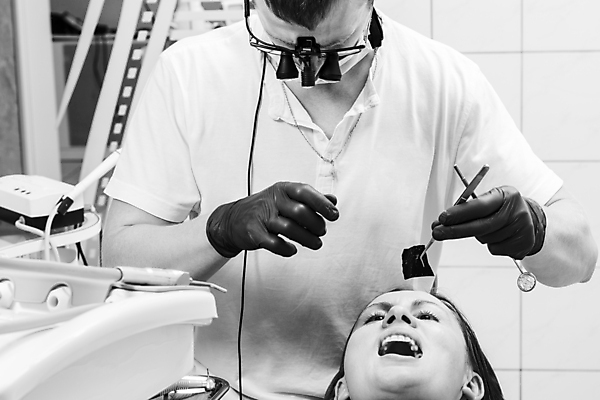 포토 JPG 해외이미지 응시 여자 건강 치과 사람 사람없음 치료 약 쌍안경 거울 장비 환자 의사 기구 대접 오픈 입 수리 치아 질병 부식 치과의사 닦기 틀니 순서 썩음 위생관리 해외포토 시선 의학 모션 병원 관리 신체부위 망원경 의료진 소화기관 파일형식 이미지허브