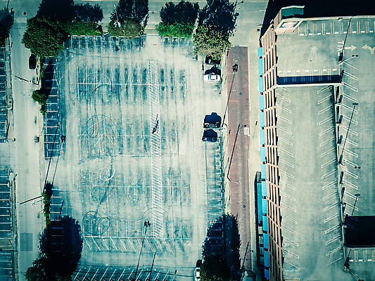 포토 JPG 해외이미지 외관 공원 도로 패턴 교통시설 자동차 하늘 거리 바닥 안테나 사람없음 야외 건물 여름 도시풍경 사무실 우주 미국 도시 업무 도심 정상 큼 주차 아스팔트 옥상 쇼핑몰 질감 정사각형 머리위 지역 타운 제비 드론 줄서기 텍사스 많음 해외포토 도형 건축물 계절 공공시설 길 육상교통 교통 컨셉 북아메리카 무늬 비즈니스 통신 모션 조류 풍경 작업 크기 시설 파일형식 이미지허브