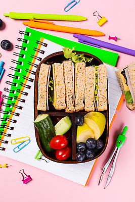 포토 JPG 해외이미지 학생 교육 어린이 음식 빵 분홍색 백그라운드 컨셉 다이어트 토마토 채소 과일 포장 장신구 학교 문구용품 샌드위치 건강 사람없음 목재 학습 상자 컬러풀 공책 식사 장비 도구 신선 아침식사 먹기 오브젝트 신학기 유기농 브런치 모음 점심식사 플랫레이 국경 해외포토 나무 웰빙 컬러 재료 모션 사람 한글 플랫 파일형식 이미지허브