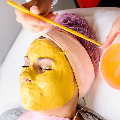 포토 JPG 해외이미지 직업 얼굴 오렌지 건강 가면 한명 치료 반짝임 상점 숟가락 스파 고요 화장품 활발 껍질 사발 어플리케이션 씻기 미용사 피부 크림 피부관리 스킨케어 돌봄 위생관리 치유 노화 해외포토 1 컨셉 과일 의학 모션 수저 관리 사람 신체부위 뷰티 청결 사기그릇 파일형식 이미지허브