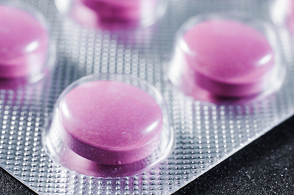 포토 JPG 해외이미지 분홍색 건강 사람없음 치료 알약 약 의사 원형 투명 막대기 선택 질병 플라스틱 처방 문제 중독 마약 복용 필요 해외포토 도형 컬러 컨셉 의학 재질 의료진 파일형식 이미지허브