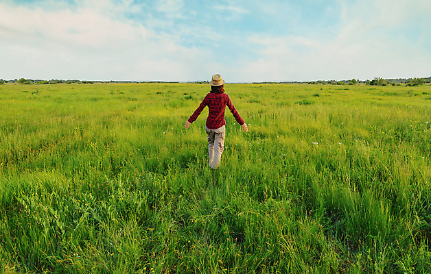 포토 JPG 해외이미지 주간 여자 여행 휴식 한명 성인 야외 혼자 성인여자한명만 해외포토 자연요소 1 컨셉 사람 여자한명만 성인여자만 파일형식 이미지허브