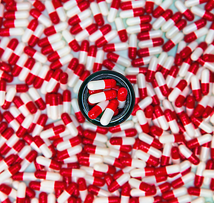 포토 JPG 해외이미지 산업 과학 백그라운드 컨셉 오렌지 건강 병원 사람없음 치료 빨간색 파란색 컬러풀 알약 약 쌓기 고통 흰색 제조 질병 약국 처방 테라피 중독 조제 반항 보충 돌봄 마약 복용 진통제 항생제 많음 해외포토 감정 컬러 과일 의학 모션 뷰티 만들기 파일형식 이미지허브