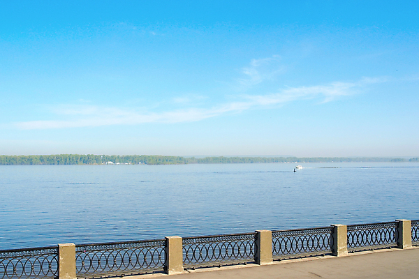 포토 JPG 해외이미지 나무 식물 구름 파도 자연 하늘 휴식 풍경 사람없음 야외 초록색 물 여름 파란색 울타리 강 햇빛 태양 우주 환경 봄 도시 큼 오솔길 러시아 방법 수평선 해외포토 자연요소 계절 유럽 길 바다 컬러 컨셉 담장 크기 생태계 파일형식 이미지허브