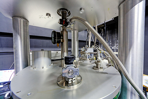 포토 JPG 해외이미지 직업 산업 과학 부분 표면 기술 현미경 실험 사람없음 스터디 금속 힘 기계 장비 흰색 실험실 제조 전자 원자 자석 국회 원자력 개발 물리학 방사능 방사선 압력 인공 철강 살균 더스트파티클 해외포토 교육 컬러 재질 실험기구 학습 에너지 물리 파일형식 이미지허브