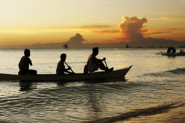 포토 JPG 해외이미지 구름 실루엣 호수 모래 파도 바다 여행 요트 오렌지 자연 하늘 휴가 휴식 항해 사람 풍경 사람없음 물 여름 파란색 빛 햇빛 태양 반사 노란색 여행객 평화 일출 일몰 꿈 낭만 보트 분위기 저녁 선원 수평선 해외포토 자연요소 계절 컬러 컨셉 배_교통 과일 촬영기법 노을 야간 생태계 파일형식 이미지허브