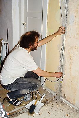 포토 JPG 해외이미지 한명 세로 갈색 노란색 흰색 업무 작업 수리 재주꾼 해외포토 1 컬러 사람 파일형식 이미지허브