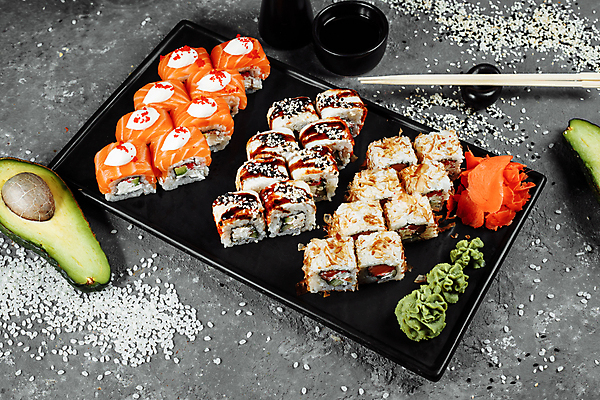 포토 JPG 해외이미지 전통 접시 문화 음식 바다 백그라운드 다이어트 채소 젓가락 밥 치즈 새우 어류 요리 동양인 사람없음 세트 식당 일본 검은색 식사 초밥 회 해조류 맛 고추냉이 참치 장어 해산물 메뉴 날것 롤 캘리포니아 깨 연어 모음 성분 생강 아보카도 점심식사 대두 맛있는 해외포토 식기 아시아 컬러 컨셉 과일 식재료 유제품 수저 건강 갑각류 인종 한글 상점 미국 수중동물 양념 조미료 해양식물 일본음식 파일형식 이미지허브