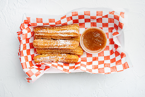 포토 JPG 해외이미지 디저트 실내 사람없음 하이앵글 흰배경 츄러스 해외포토 음식 뷰포인트 백그라운드 내부 흰색 파일형식 이미지허브