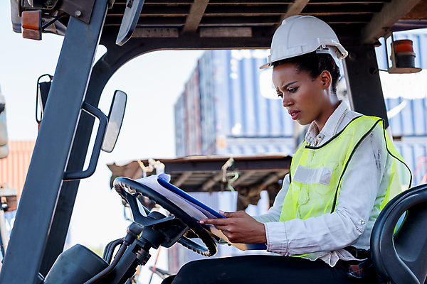 포토 JPG 해외이미지 직업 산업 유니폼 비즈니스 공장 교통시설 노동자 직장 함께함 한명 안전 항구 화물 업무 기술자 엔지니어 보호 감독 계획 헬멧 대표 컨테이너 창고 동료 서비스 경영자 문서 상업 포트 공학 물류 경영 로딩 분배 수입 심각 제어 터미널 해외포토 1 옷 교육 교통 컨셉 회사 공업 관계 사람 운송업 작업 보호장비 시설 리더 파일형식 이미지허브