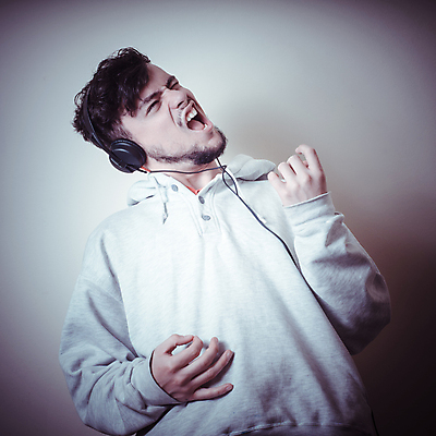 포토 JPG 해외이미지 백인 라이프스타일 남자 음악 노래 한명 사람 청춘 파티 머리 유행 헤드폰 소리 듣기 표현 춤 MP3 오디오 스테레오 캡모자 플레이어 스타일 성인남자만 힙스터 해외포토 서양인 모자_잡화 1 패션 음향기기 컨셉 모션 문화예술 이벤트 생활 신체부위 전자제품 남자만 성인만 파일형식 이미지허브