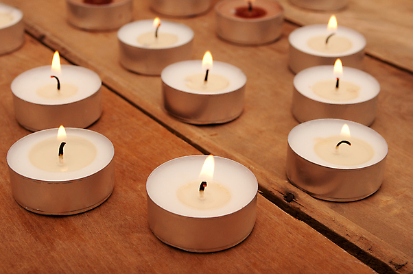 포토 JPG 해외이미지 종교 크리스마스 촛불 불 휴가 따뜻함 사람없음 빛 교회 평화 기도 축하 뜨거움 영혼 장면 빛망울 연소 광 신앙심 왁스 화상 많음 해외포토 자연요소 기념일 컨셉 초 종교건축 건물 상처 파일형식 이미지허브