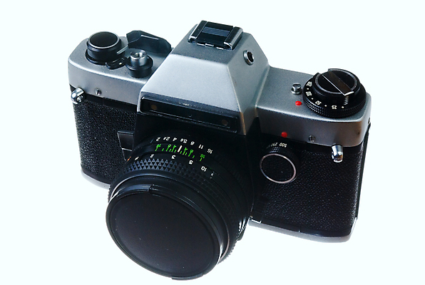 포토 JPG 해외이미지 유리 매달리기 사람없음 옆모습 카메라 검은색 사진촬영 장비 흰색 기구 필름 복고 계량기 고립 구식 순간 옛날 광학 해외포토 뷰포인트 컬러 모션 재질 전자제품 촬영 파일형식 이미지허브