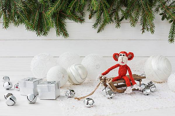 포토 JPG 해외이미지 전통 공 휴가 새해 선물 이벤트 사람없음 장식 가로 빨간색 선물상자 장난감 종 흰색 원숭이 축하 12월 2016년 해외포토 컬러 컨셉 포유류 상자 날짜 연도 파일형식 이미지허브