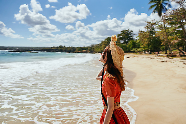 포토 JPG 해외이미지 주간 원피스 여자 여유 휴식 한명 서기 상반신 성인 해변 야외 옆모습 여름휴가 바캉스 밀짚모자 성인여자한명만 해외포토 자연요소 모자_잡화 1 옷 감정 바다 뷰포인트 컨셉 모션 휴가 사람 여자한명만 성인여자만 파일형식 여름_계절 이미지허브