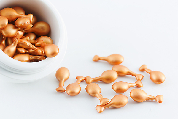 포토 JPG 해외이미지 라이프스타일 여자 분홍색 건강 사람없음 치료 빛 약 투명 컨테이너 미용사 약국 올리브 예방 테라피 보충 돌봄 화학물질 해외포토 직업 열매 산업 컬러 의학 모션 사람 생활 뷰티 화학 파일형식 이미지허브