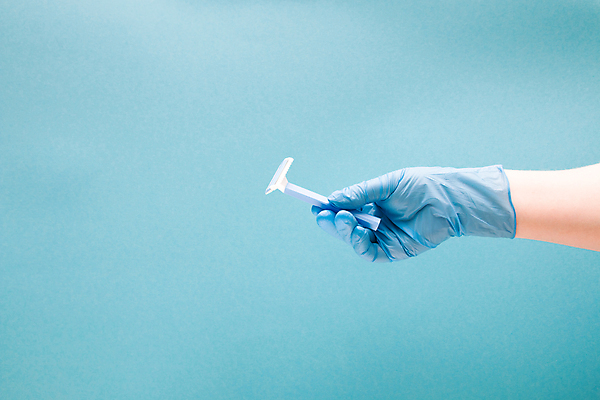 포토 JPG 해외이미지 백인 라이프스타일 손 종이 얼굴 장갑 손가락 수염 건강 그림자 사람 사람없음 일상 파란색 뷰티 약 금속 검은색 장비 회색 욕실 공구 잡기 칼날 씻기 일회용 플라스틱 자르기 철 피부 오브젝트 날카로움 시멘트 면도기 테라피 수의사 몸단장 삭제 돌봄 바디케어 위생관리 철강 해외포토 서양인 잡화 컬러 의학 모션 재질 관리 라이프 생활 신체부위 위생용품 청결 의사 도구 파일형식 이미지허브