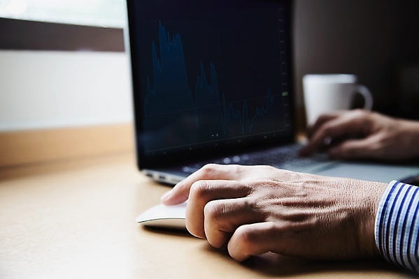 포토 JPG 해외이미지 손 커피 백그라운드 인터넷 비즈니스 통신 탁자 모바일 그래프 선인장 사람 사람없음 컵 노트북 스마트폰 핸드폰 컴퓨터 사무실 연필 디지털 스크린 공책 자료 계산기 정보 타이핑 키보드 업무 비즈니스맨 네트워크 주식 책상 문서 바쁨 인덱스 온라인 마케팅 소셜 해외포토 식물 식기 남자 음료 가구 문구용품 학용품 신체부위 금융 전자제품 스마트기기 필기구 장비 작업 직장인 파일형식 이미지허브