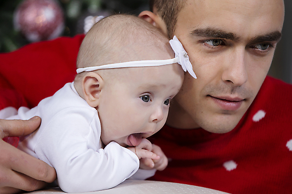 포토 JPG 해외이미지 백인 라이프스타일 남자 딸 행복 얼굴 어린이 컨셉 가족 관계 놀이 주택 함께함 실내 사랑 미소 사람 소년 성인 두명 흰색 아기 신생아 잡기 아빠 작음 거짓말 돌봄 천진난만 해외포토 서양인 감정 컬러 모션 표정 내부 건물 생활 신체부위 크기 파일형식 이미지허브