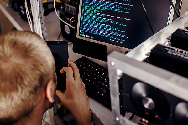 포토 JPG 해외이미지 남자 돈 인터넷 회사 선반 기술 한명 사람 건물 컴퓨터 세트 농장 스크린 모니터 웹 힘 방 에너지 키보드 업무 행운 재산 암호 위험 강의 캐비닛 발굴 속도 철사 시스템 토막 프로그래머 프로그램 프로세서 가상 공급 많음 해외포토 직업 1 건축물 가구 컨셉 농업 비즈니스 금융 전자제품 작업 사물함 파일형식 이미지허브