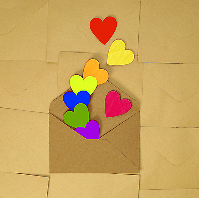 포토 JPG 해외이미지 모양 배너 행복 종이 분홍색 백그라운드 컨셉 텍스트 봉투 발렌타인데이 선물 사랑 사람없음 가로 빨간색 초록색 파란색 컬러풀 낭만 흰색 하트 인사 메시지 플랫 성자 위치 2월 파스텔톤 핸드메이드 플랫레이 카피스페이스 해외포토 감정 종교 컬러 데이이벤트 공백 예절 날짜 파일형식 이미지허브