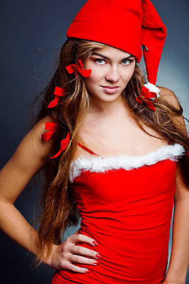 포토 JPG 해외이미지 백인 모델 모자 1 응시 옷 계절 여자 얼굴 포즈 크리스마스 겨울 휴가 털 기술 한명 사람 성인 빨간색 뷰티 산타클로스 유행 만족 도우미 유일 클라우스 해외포토 서양인 시선 잡화 기념일 감정 컬러 신체부위 파일형식 이미지허브