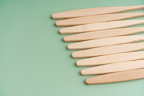 포토 JPG 해외이미지 사람없음 칫솔 오브젝트 에코 친환경 일렬 에코라이프 위생관리 친환경제품 카피스페이스 초록배경 대나무칫솔 다회용품 해외포토 라이프스타일 백그라운드 관리 초록색 위생용품 환경 공백 재활용품 파일형식 이미지허브