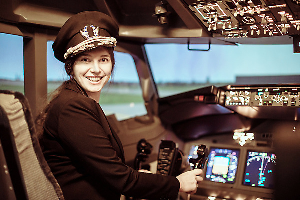 포토 JPG 해외이미지 직업 1 응시 여자 교육 행복 얼굴 여행 유니폼 노동자 비행기 실내 한명 서기 미소 사람 기댐 업무 공항 파일럿 항공 프로펠러 소통 대패 블러 제어 해외포토 시선 옷 감정 컨셉 항공교통 교통시설 모션 대중교통 표정 내부 신체부위 작업 파일형식 이미지허브