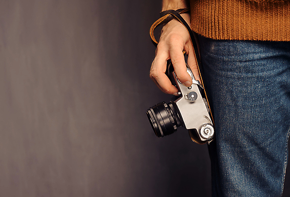 포토 JPG 해외이미지 백인 직업 1 라이프스타일 남자 백그라운드 사람 성인 취미 사람없음 옆모습 갈색 유행 카메라 장비 수확 흰색 잡기 기자 사진사 복고 리포터 옛날 스타일 힙스터 카피스페이스 해외포토 서양인 패션 뷰포인트 컬러 농업 모션 생활 전자제품 공백 작가 파일형식 이미지허브