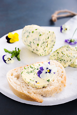 포토 JPG 해외이미지 음식 빵 사람없음 아침식사 바게트 버터 식용꽃 해외포토 식사 파일형식 이미지허브