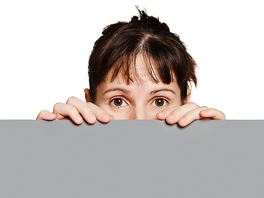 포토 JPG 해외이미지 백인 손 배너 응시 여자 포스터 종이 얼굴 백그라운드 비즈니스 통신 광고판 한명 사람 성인 우주 공백 방 고통 흰색 관찰 잡기 비즈니스우먼 신용카드 메시지 보호 위험 무서움 비밀 수줍음 엿보기 사인 고민 공포 보여주기 고립 숨기 스파이 해외포토 서양인 1 시선 감정 컬러 컨셉 모션 알림판 신체부위 금융 직장인 판 파일형식 이미지허브