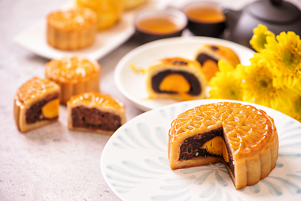 포토 JPG 해외이미지 단면 디저트 실내 사람없음 아웃포커스 흰배경 월병 해외포토 음식 백그라운드 촬영기법 내부 과자 흰색 중국전통 파일형식 이미지허브