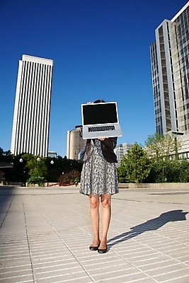 포토 JPG 해외이미지 직업 라이프스타일 외관 유럽 인터넷 회사 비즈니스 사업가 통신 거리 직장 한명 서기 성인 야외 금융 노트북 컴퓨터 사무실 디지털 스크린 고층빌딩 공책 웹 공백 회색 도시 비즈니스우먼 오픈 발표 스페인 연결 휴대용 종업원 무선전화기 전자 쇼 경영 카피스페이스 해외포토 1 여자 나라 컬러 모션 문구용품 사람 빌딩 생활 경제 전자제품 직장인 전화기 오브젝트 파일형식 이미지허브