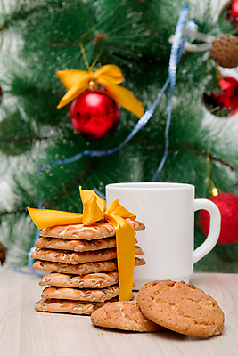 포토 JPG 해외이미지 나무 리본 커피 크리스마스 디저트 새해 건강 씨앗 사람없음 장식 컵 초록색 빛 쿠키 흰색 소나무 황금 달콤 아침식사 굽기 활 보케 호두 따뜻한음료 블러 홈메이드 카피스페이스 귀리 해외포토 식물 식기 기념일 음료 음식 컬러 곡류 식사 공백 견과류 맛 구이 만들기 파일형식 이미지허브