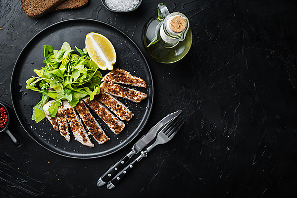 포토 JPG 해외이미지 접시 빵 포크 스테이크 사람없음 샐러드 나이프 올리브오일 굽기 레몬 소금 후추 닭가슴살 해외포토 식기 음식 과일 서양음식 닭고기 칼 기름_음식 구이 향신료 파일형식 이미지허브