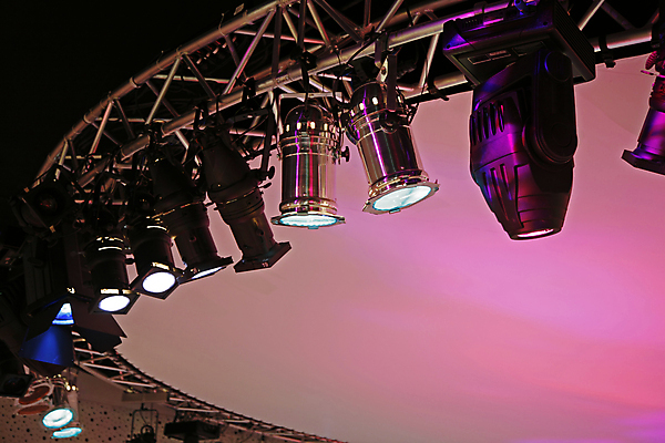 포토 JPG 해외이미지 성공 전등 조명 사람없음 가로 빛 우주 힘 경기장 공연 무대 램프 극장 쇼 장면 드라마 스포트라이트 주목 카피스페이스 효과 해외포토 컨셉 스포츠시설 이벤트 공백 파일형식 이미지허브