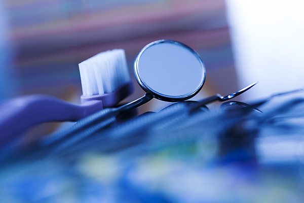 포토 JPG 해외이미지 사람없음 파란색 칫솔 치과용품 구강거울 해외포토 컬러 위생용품 의료용품 파일형식 이미지허브