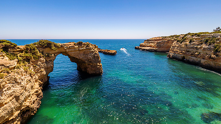 포토 JPG 해외이미지 바다 갈매기 풍경 사람없음 물 컬러풀 맑음 절벽 바위 지중해 포르투갈 아치 사암 대서양 해외포토 자연요소 유럽 컬러 조류 날씨 돌_바위 파일형식 이미지허브