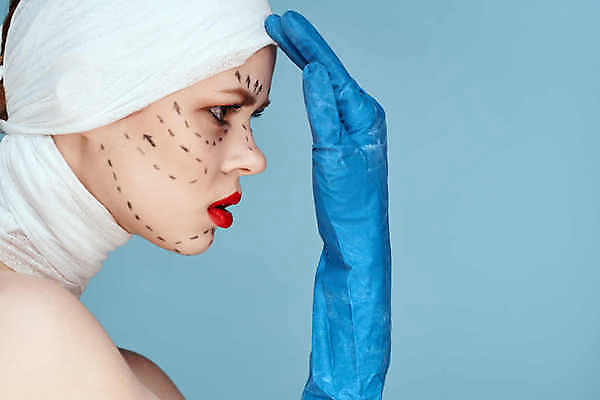 포토 JPG 해외이미지 백인 여자 얼굴 장갑 백그라운드 신체 건강 병원 한명 사람 성인 치료 뷰티 약 머리 화장품 환자 의사 흰색 주름 수술 플라스틱 미용사 피부 입술 피부관리 리프트 외과 테라피 순서 돌봄 리프팅 노화 해외포토 서양인 직업 1 잡화 컬러 컨셉 의학 모션 재질 신체부위 의료진 파일형식 이미지허브