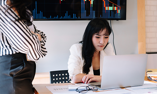 포토 JPG 해외이미지 백인 직업 여자 남자 회사 비즈니스 사업가 통신 회의 협력 설계 아이디어 직장 함께함 실내 대화 사람 앉기 성인 두명 노트북 컴퓨터 사무실 업무 작업 비즈니스맨 비즈니스우먼 그룹 계획 토론 종업원 동료 경영자 경영 프로젝트 콜라보레이션 브레인스토밍 해외포토 서양인 컨셉 관계 모션 말하기 내부 전자제품 직장인 리더 파일형식 이미지허브