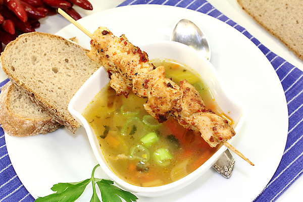 포토 JPG 해외이미지 전통 접시 빵 피망 파슬리 요리 사람없음 식당 식사 당근 수프 냅킨 레시피 프랑스어 해외포토 문자 식기 음식 채소 뿌리채소 상점 파일형식 이미지허브