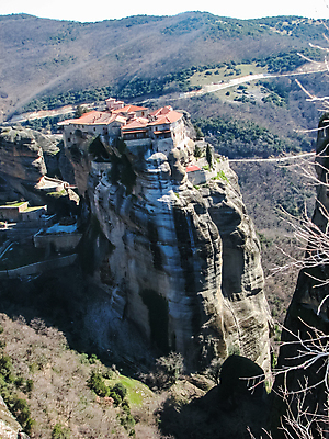 포토 JPG 해외이미지 전통 유럽 종교 여행 건축양식 자연 산 주택 파노라마 풍경 초원 사람없음 건물 초록색 교회 여행객 계곡 고요 하이킹 바위 사찰 재산 땅 승려 그리스 오브젝트 신성 수도원 그리스인 수녀원 웅장함 절정 회랑 목차 메테오라 해외포토 서양인 건축물 건축 나라 컬러 종교건축 레저 촬영기법 사람 금융 세계문화유산 돌_바위 복도 성직자 생태계 파일형식 이미지허브