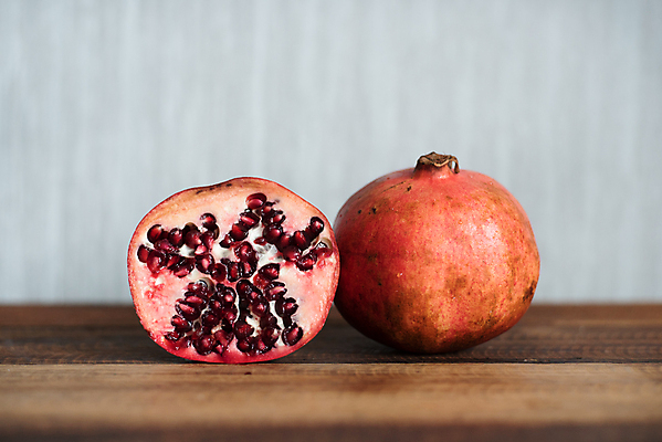 포토 JPG 해외이미지 라이프스타일 음식 조각 백그라운드 컨셉 농업 다이어트 과일 재료 부분 자연 탁자 디저트 건강 씨앗 사람없음 목재 빨간색 뷰티 식사 주스 시골 신선 오픈 달콤 맛 자르기 상쾌 유기농 날것 석류 내추럴 숙성 이국적 채식주의자 해외포토 나무 식물 웰빙 감정 산업 음료 컬러 가구 모션 생활 생태계 채식 파일형식 이미지허브