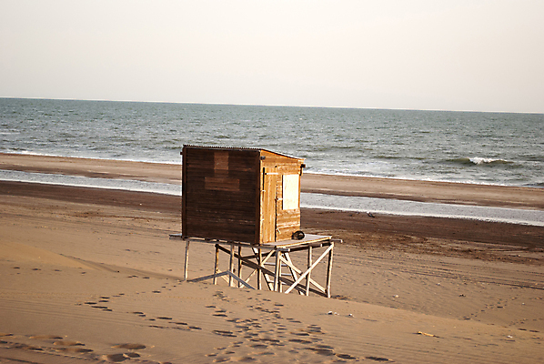 포토 JPG 해외이미지 모래 바다 하늘 주택 풍경 사람없음 목재 여름 맑음 남아메리카 대서양 수평선 국경 해외포토 나무 계절 재료 날씨 아메리카 건물 파일형식 이미지허브