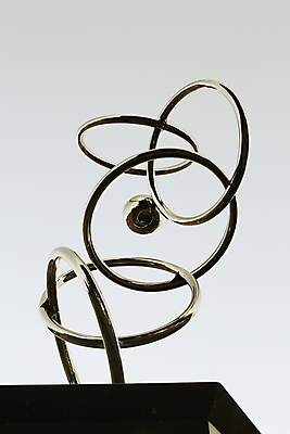 포토 JPG 해외이미지 모양 디자인 산업 컨셉 패턴 곡선 추상 미래 창조 서기 사람없음 빛 반사 3D 금속 회색 반지 원형 은색 연결 철 심볼 오브젝트 철강 특별함 해외포토 도형 선 컬러 무늬 장신구 모션 재질 디지털합성 파일형식 이미지허브